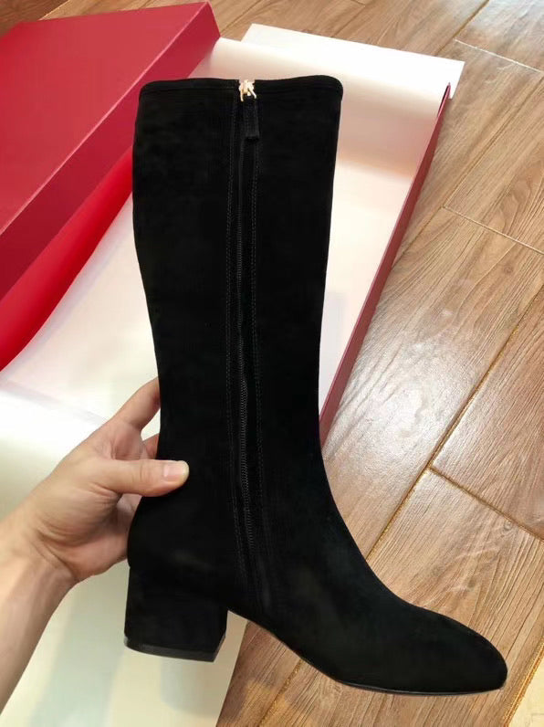 V Logo Boots