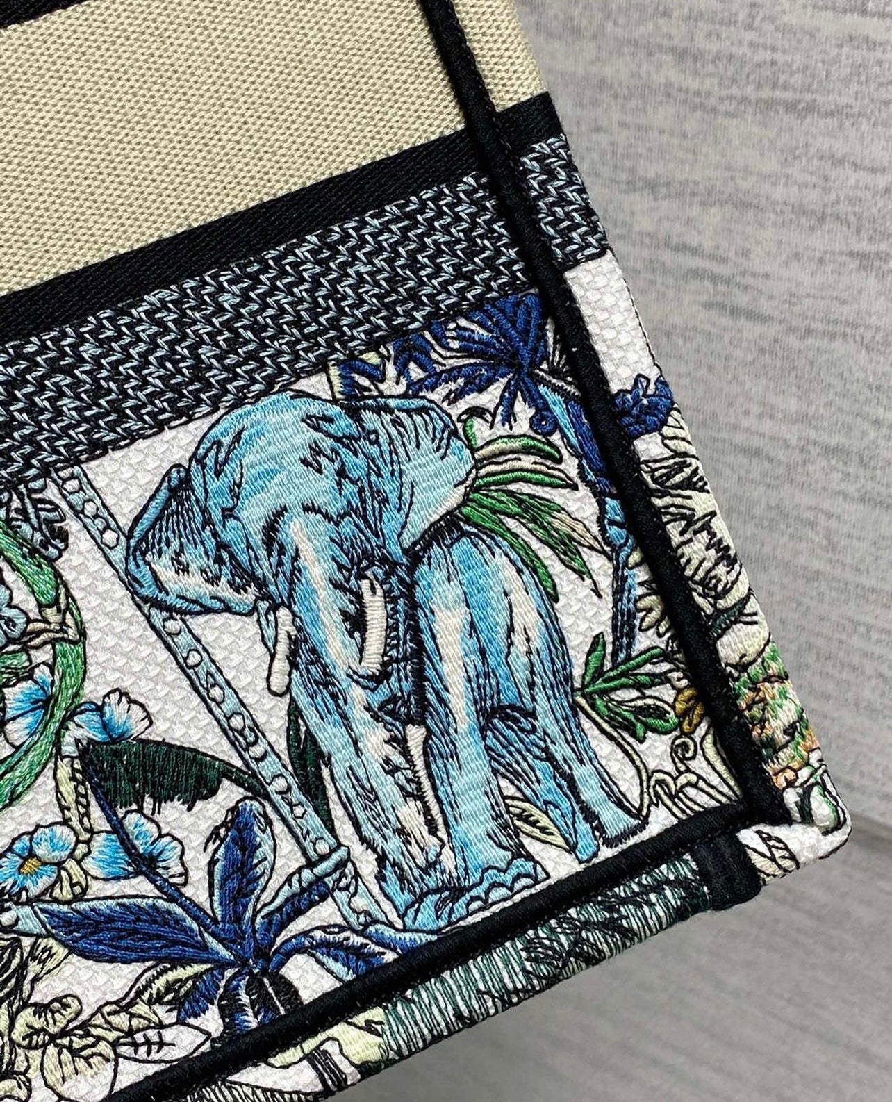 Medium Book Tote