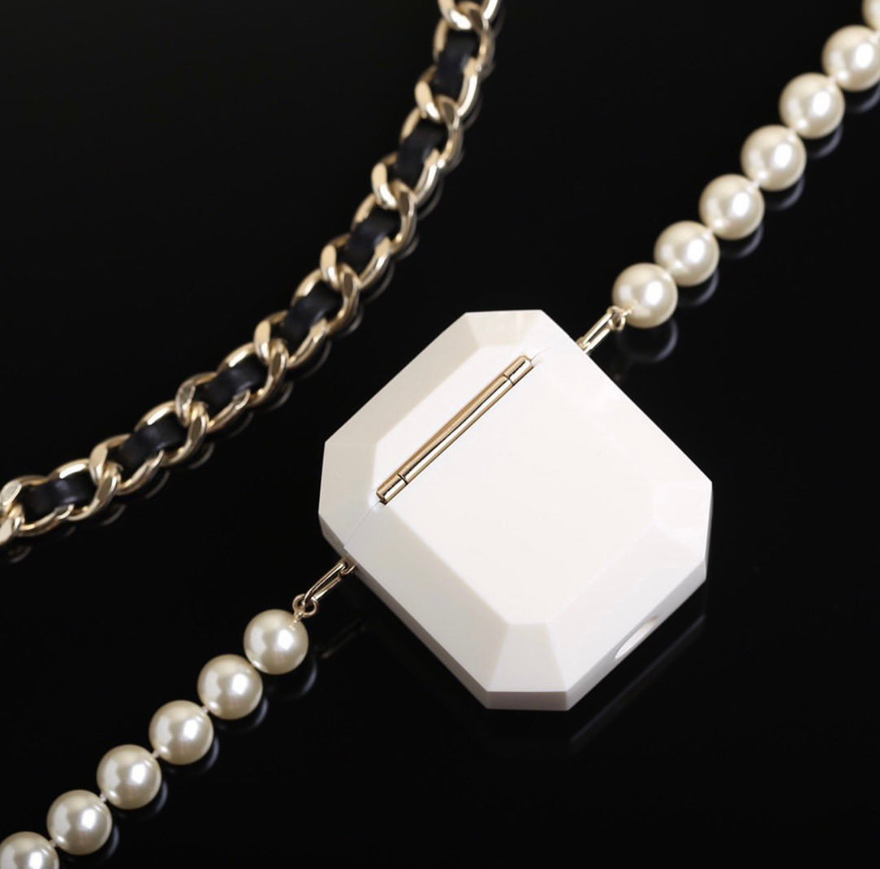 Pearl AirPod Case