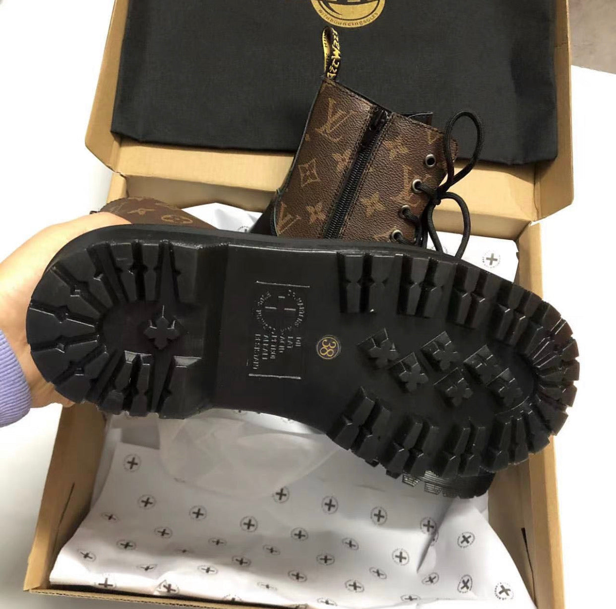 Logo Boots