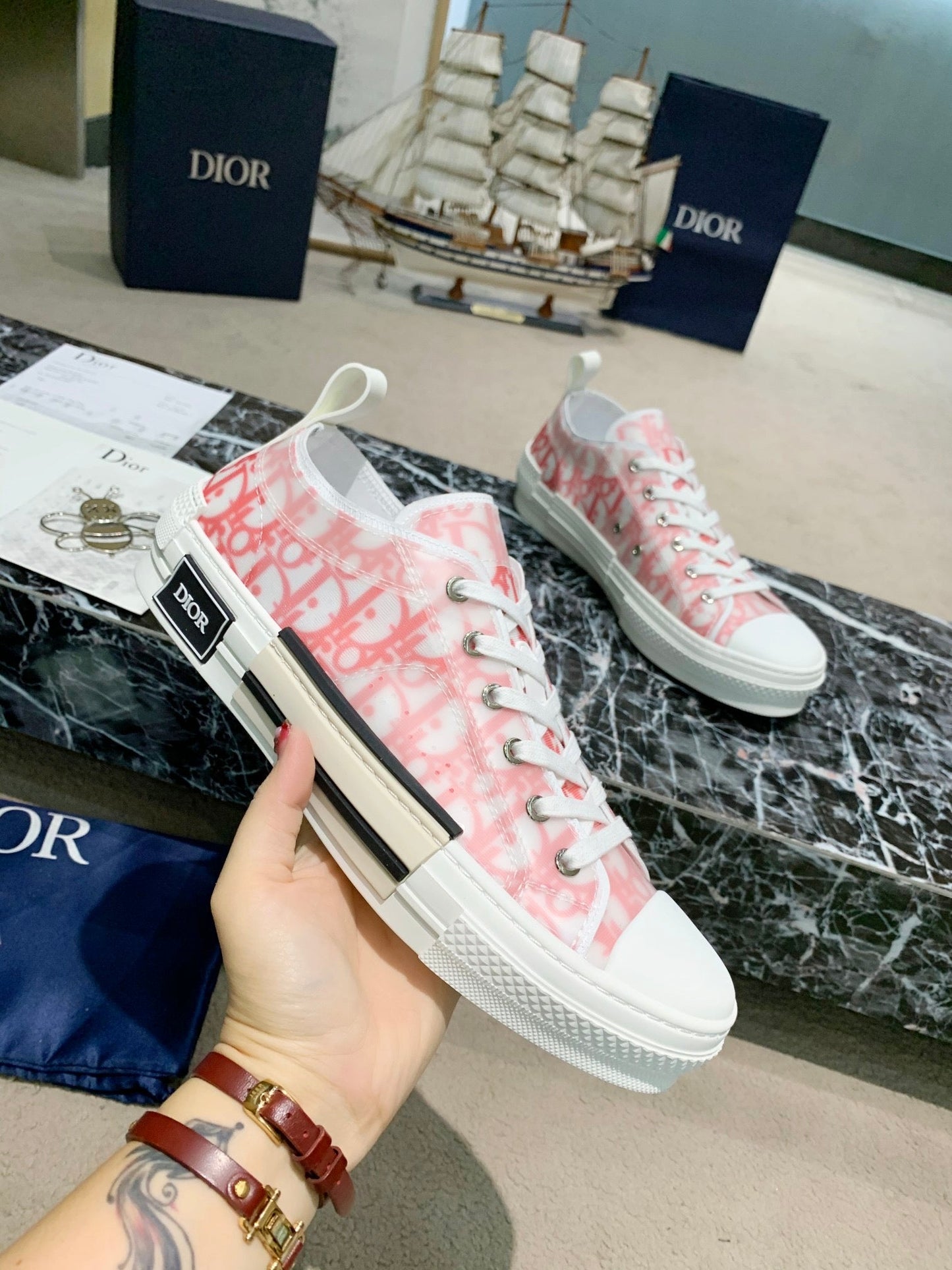 B23 Sneaker