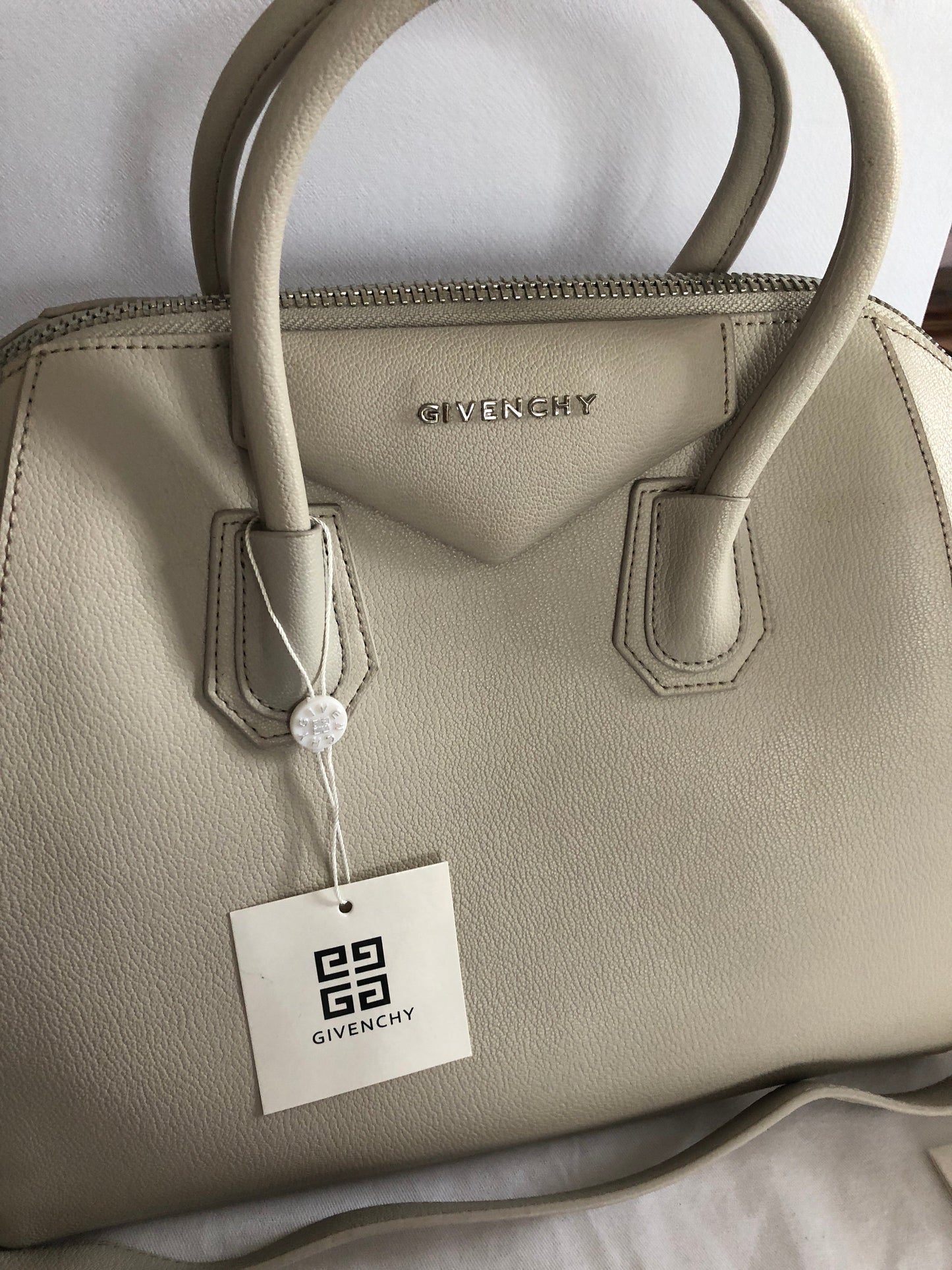 Antigona Grained Leather