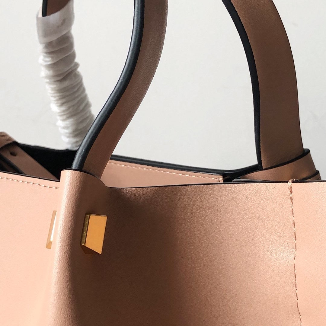 V Logo Escape Shopper