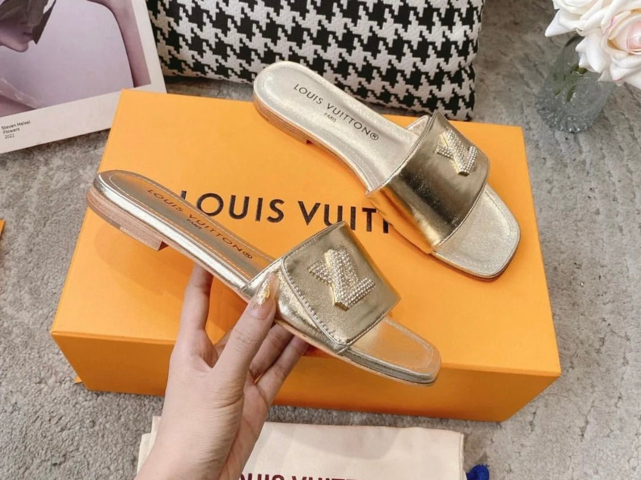 Shake Flat Sandals