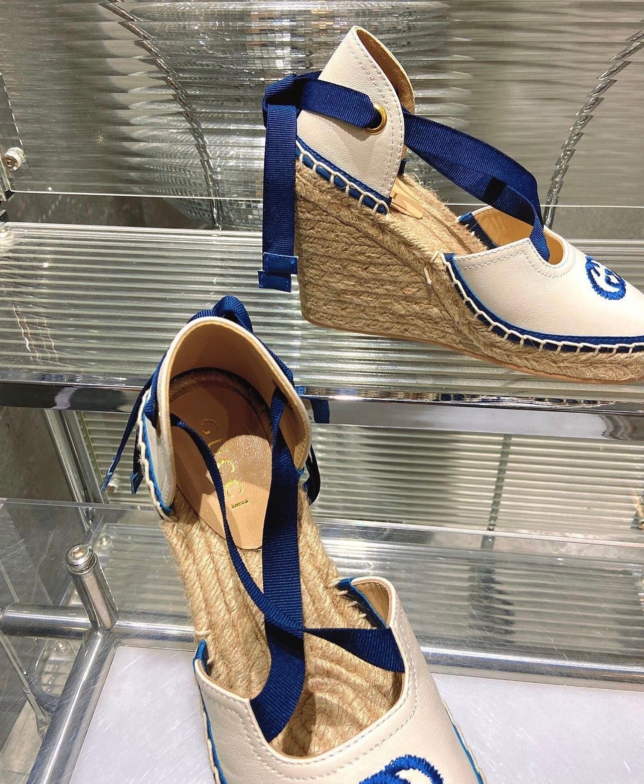 GG Ribbon Wedges
