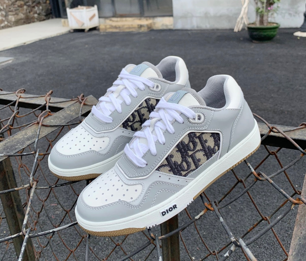 B27 Sneaker