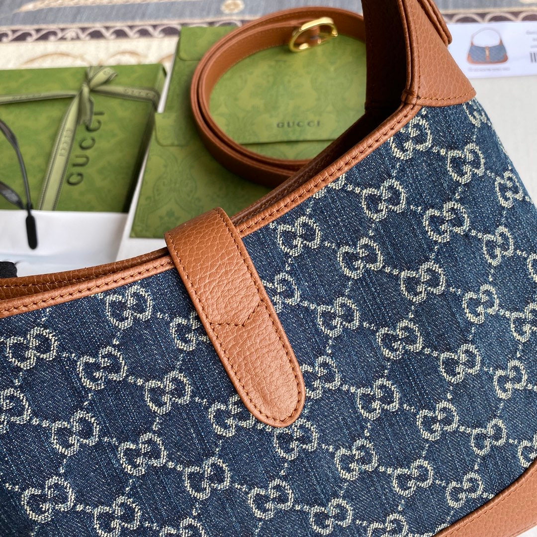 Jackie Small Shoulder Bag