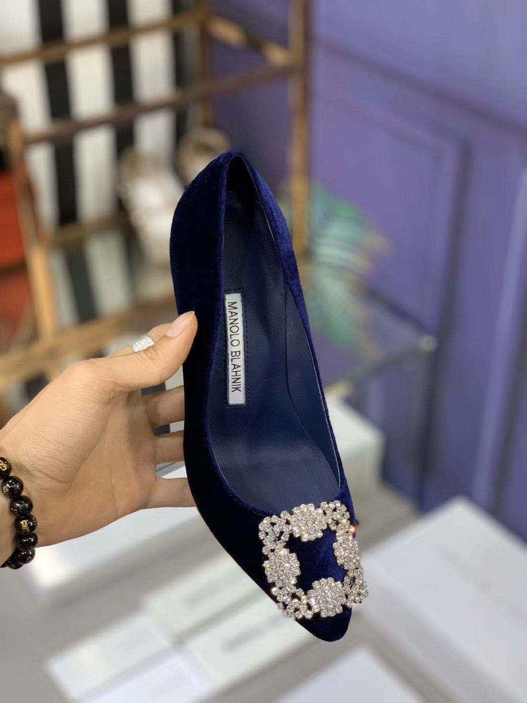 Hangisi Velvet Pumps