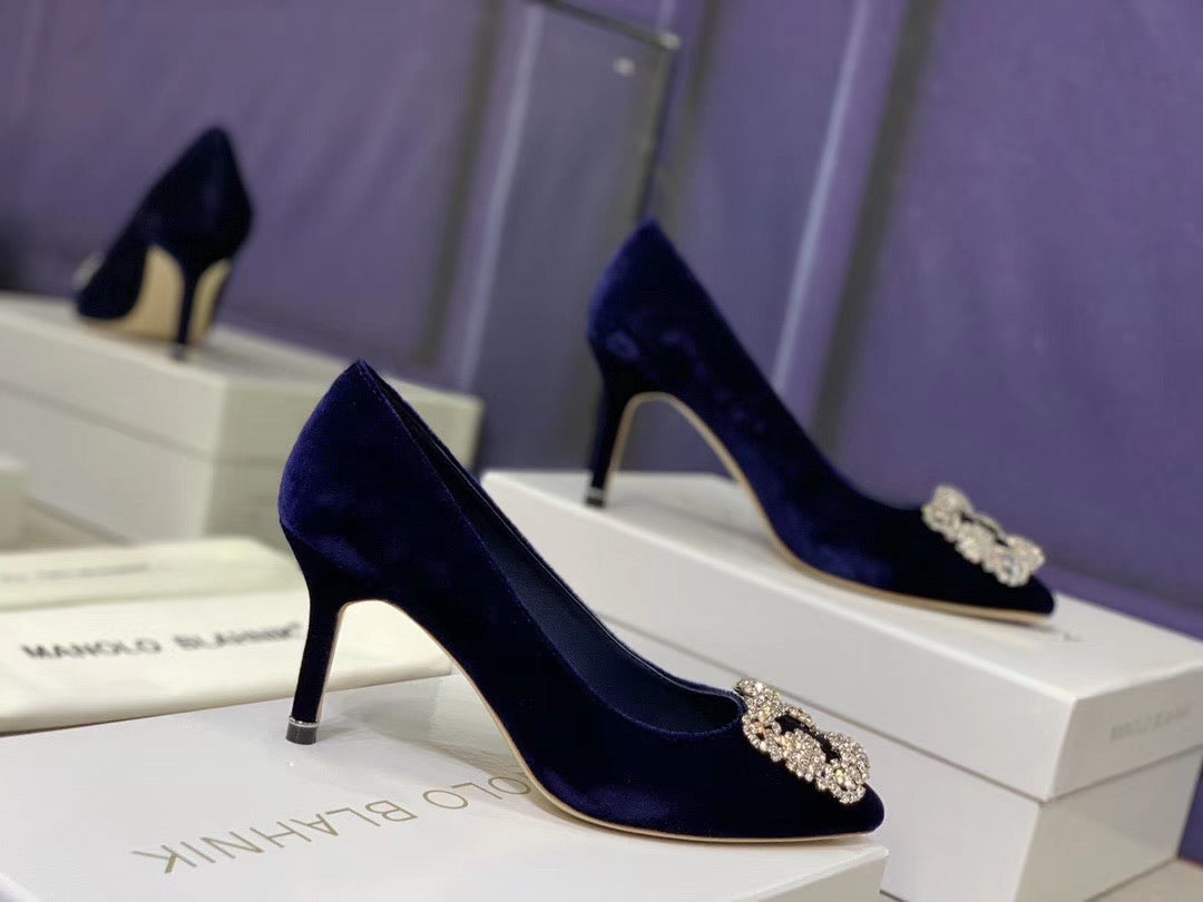 Hangisi Velvet Pumps
