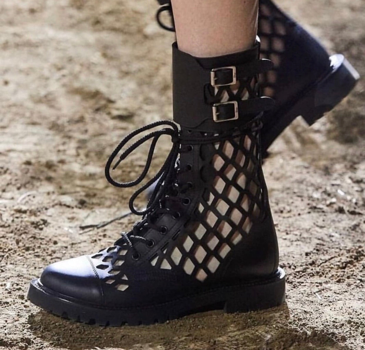 D Trap Boots
