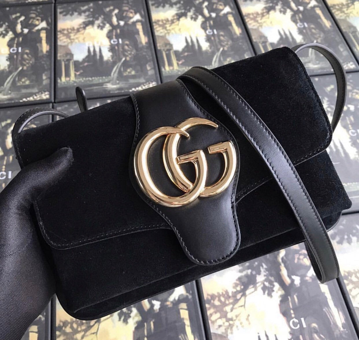 Arli Small Shoulder Bag