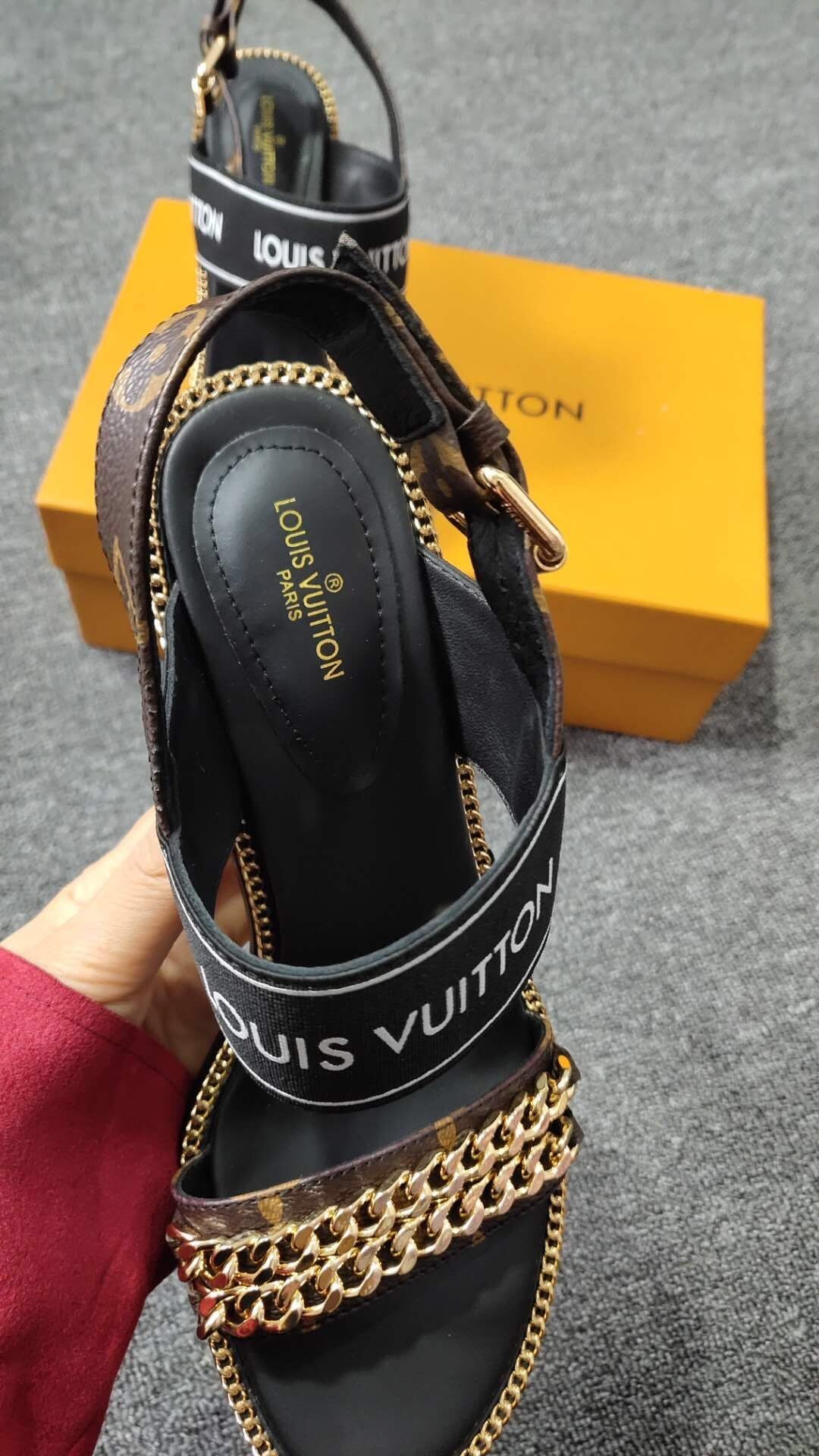 Passenger Chain Sandals