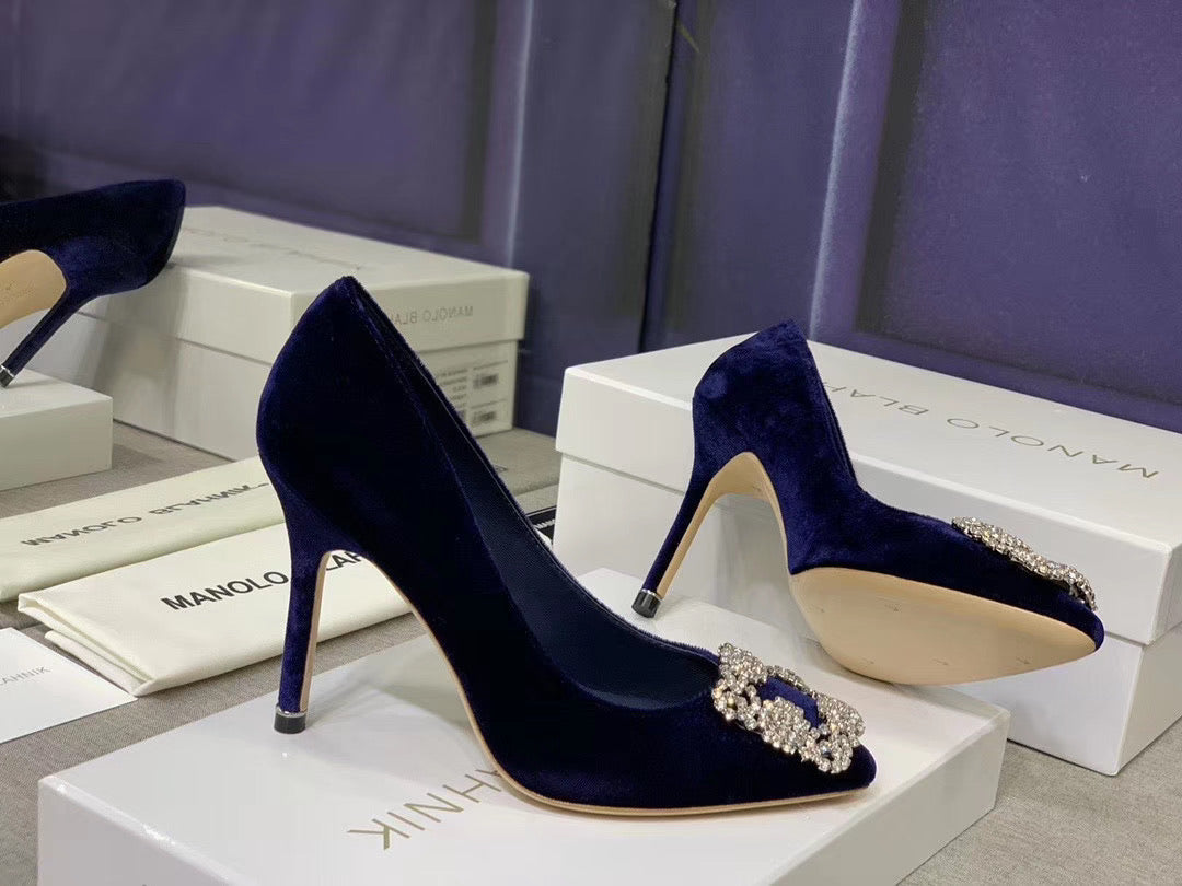 Hangisi Velvet Pumps