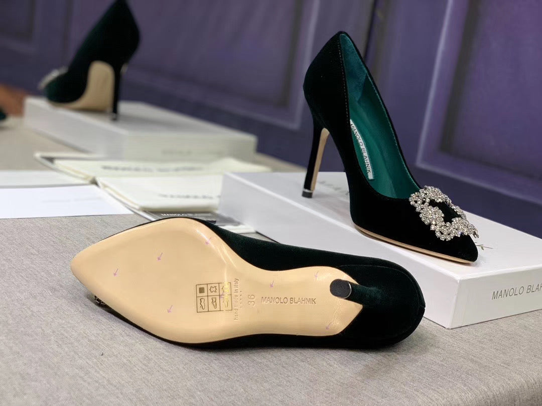Hangisi Velvet Pumps