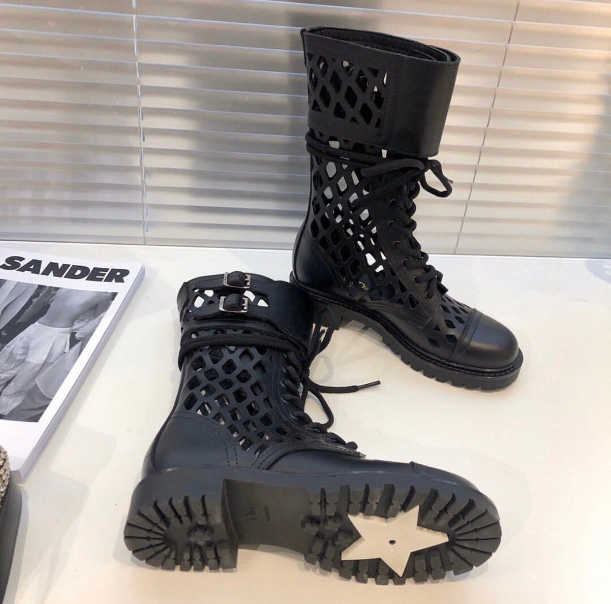 D Trap Boots