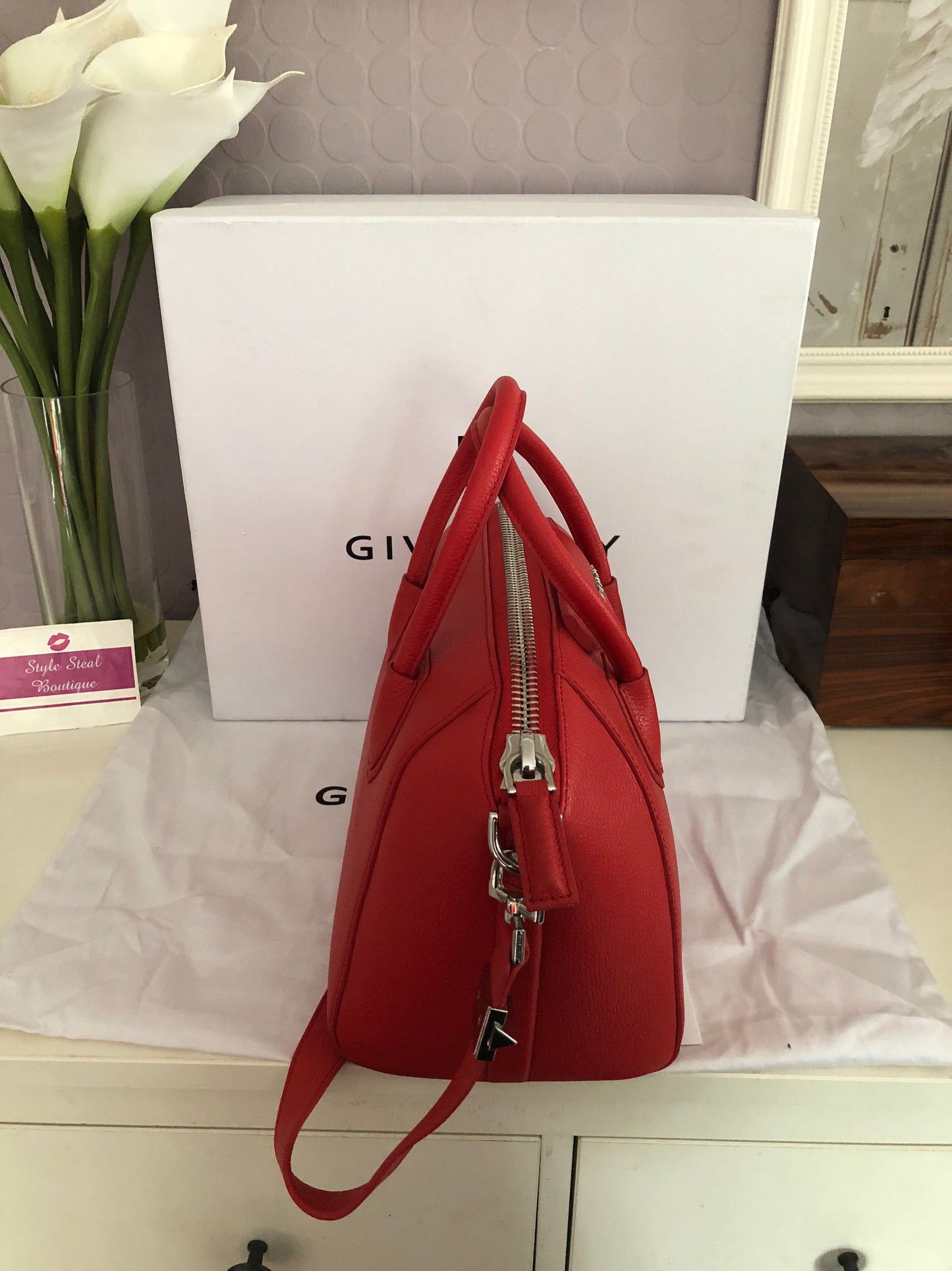 Antigona Grained Leather