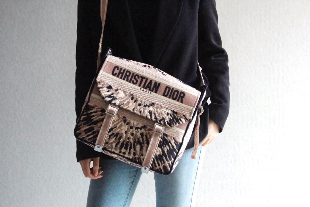 Embroidered Messenher