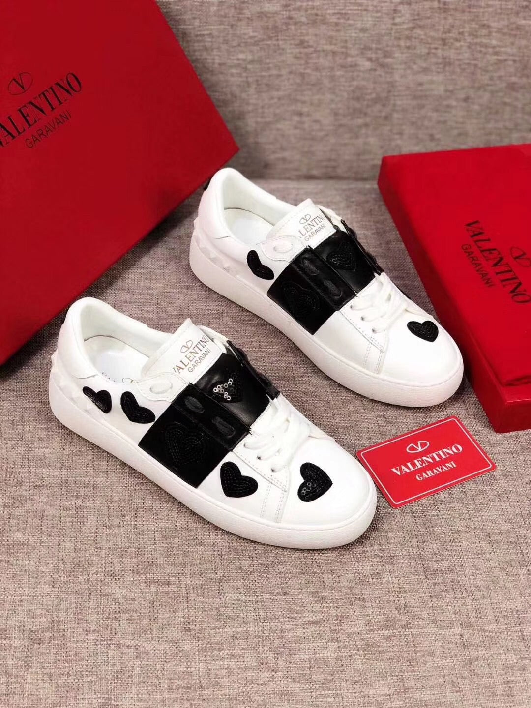 Rockstud Untitled Hearts