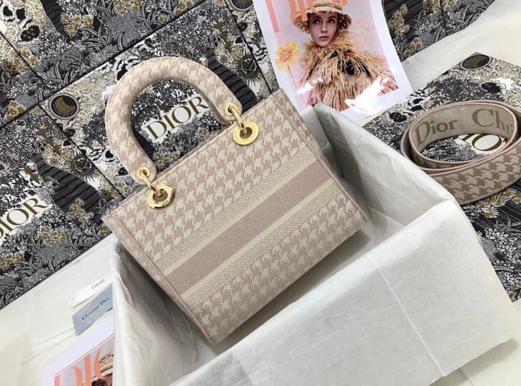 Lady D Medium