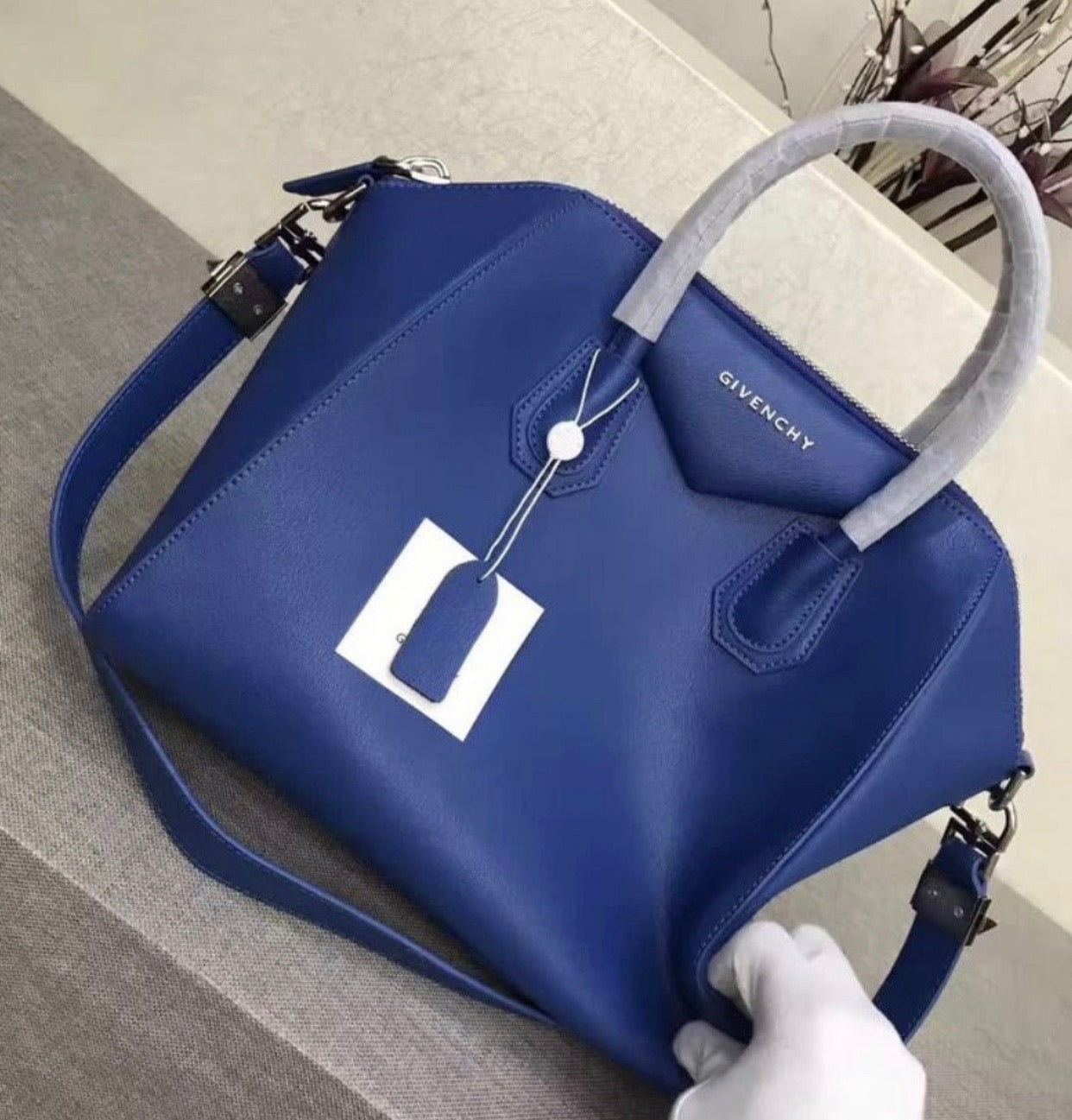 Antigona Grained Leather