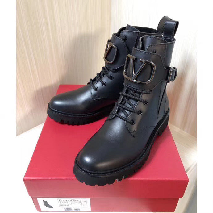 V Logo Boots