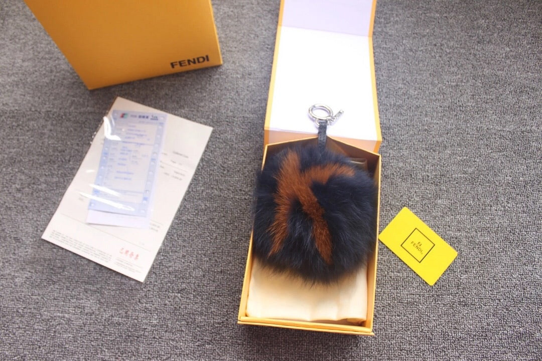 Initials Fur Pom