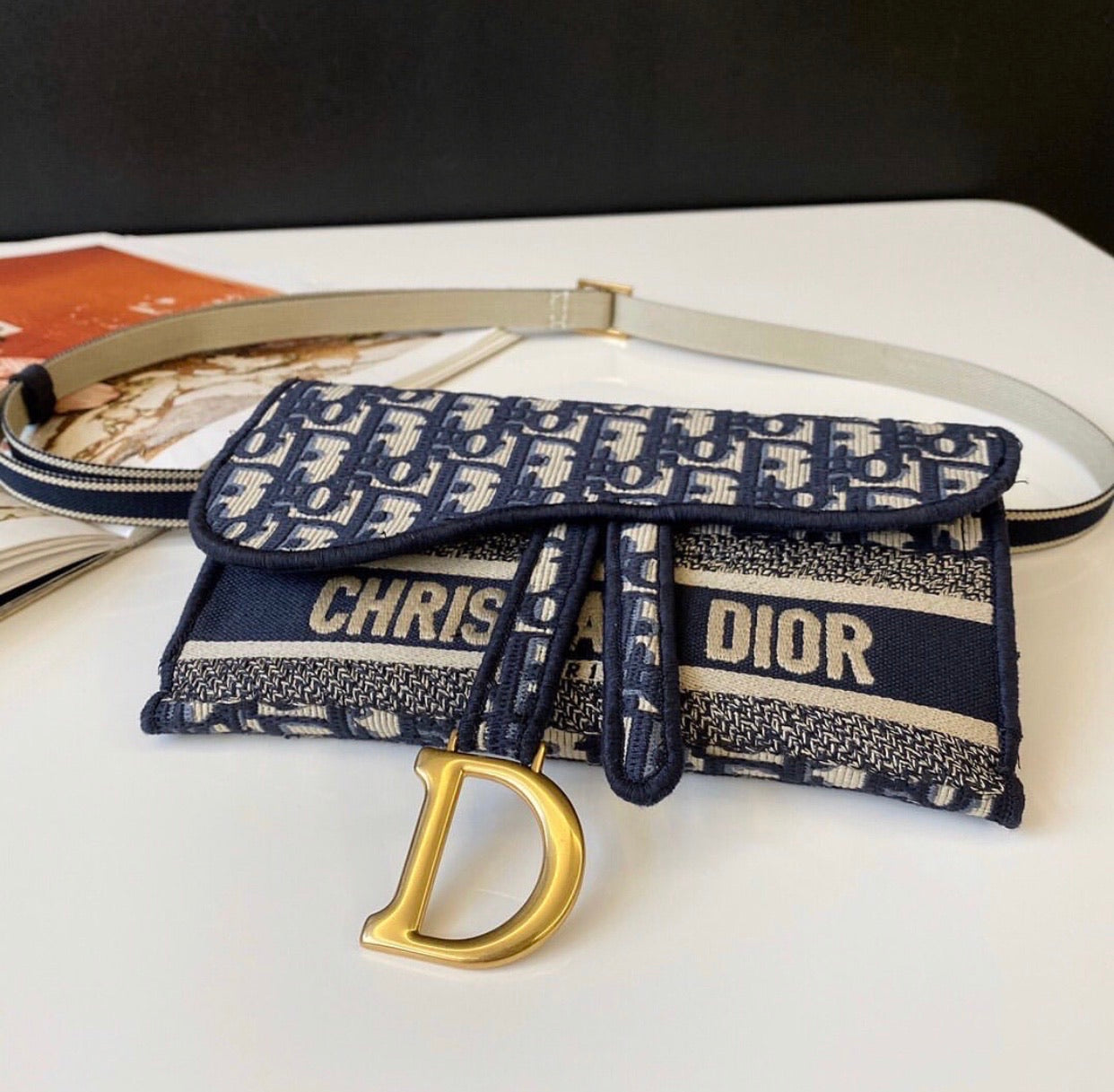 Slim Saddle Pouch