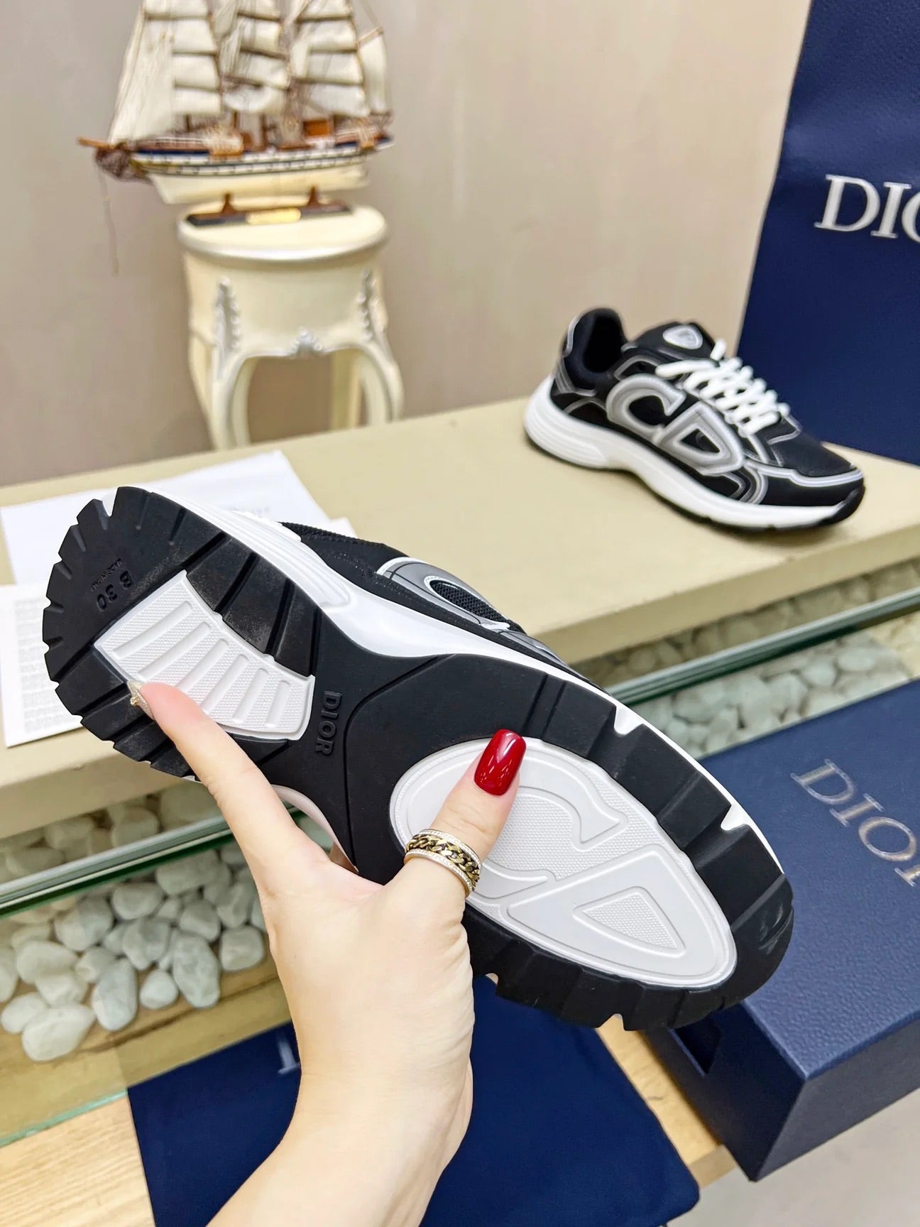 B30 Sneaker