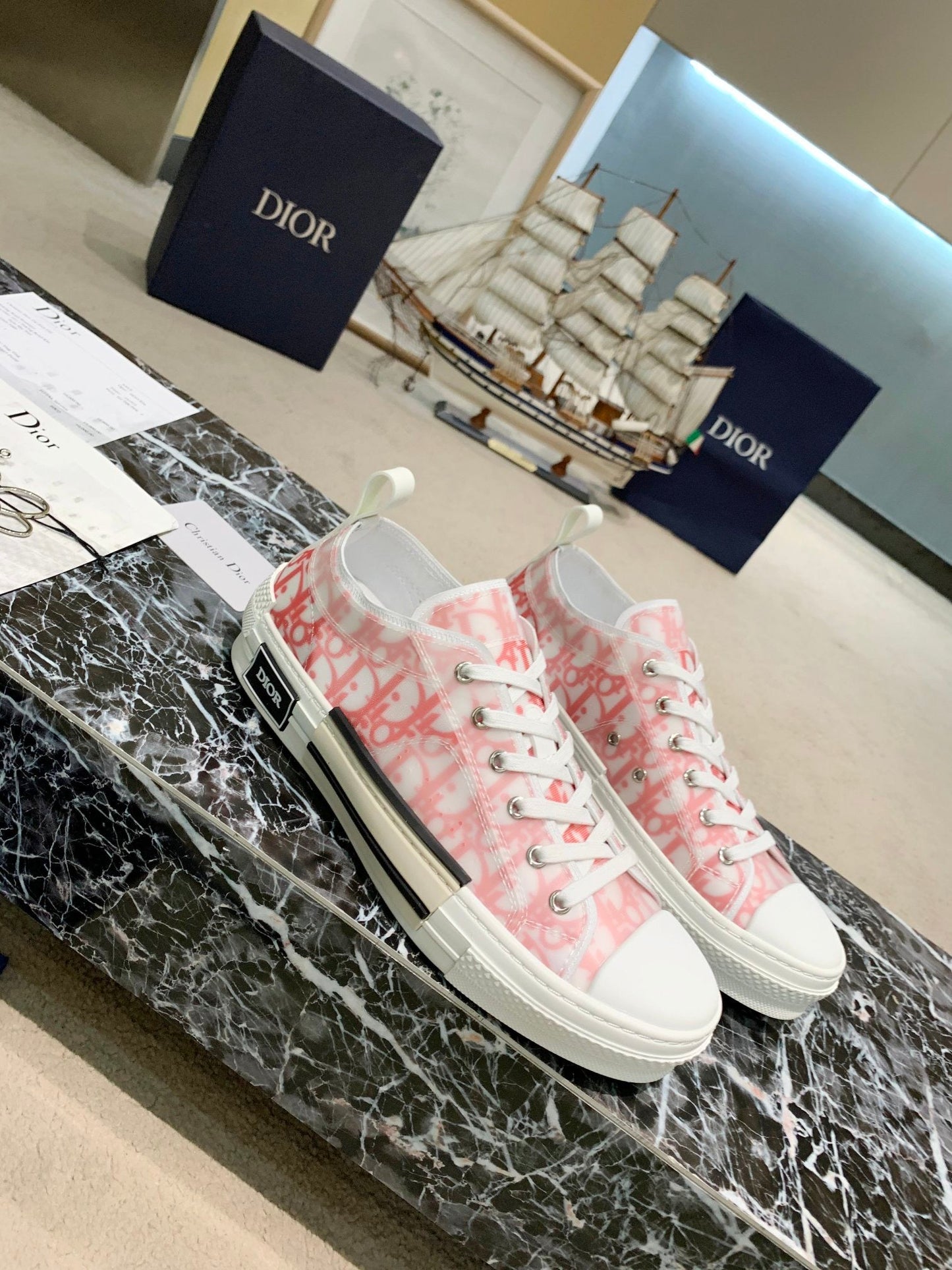 B23 Sneaker