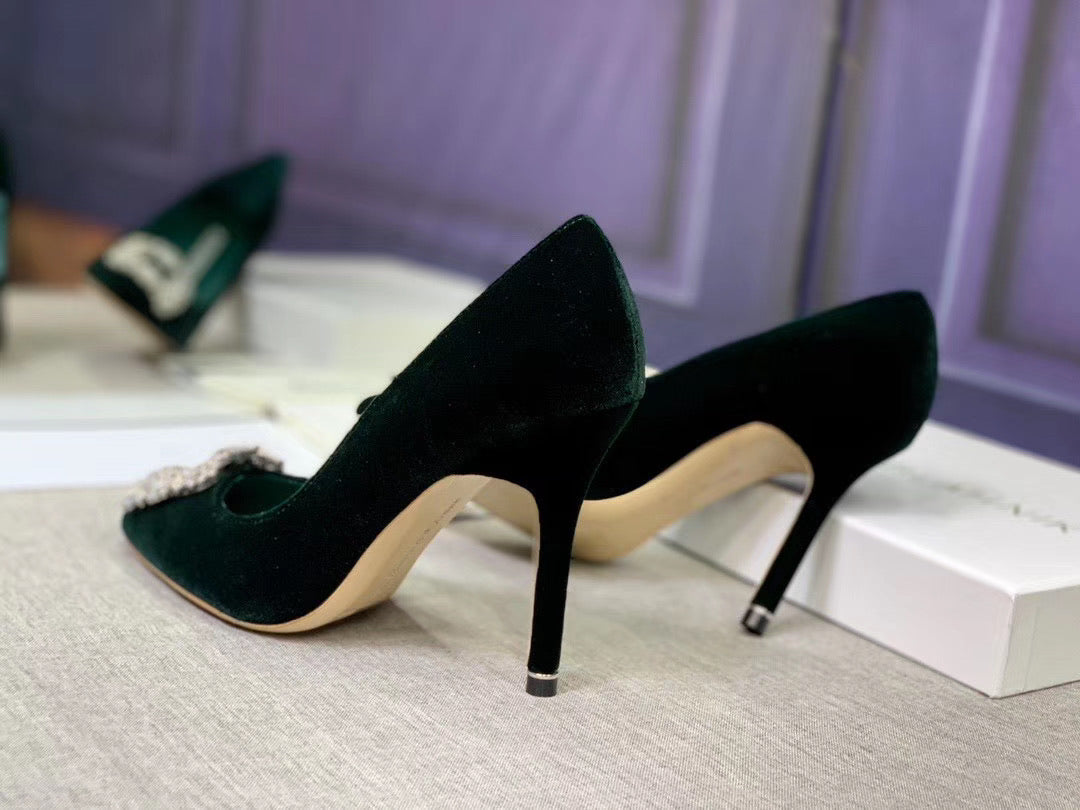 Hangisi Velvet Pumps