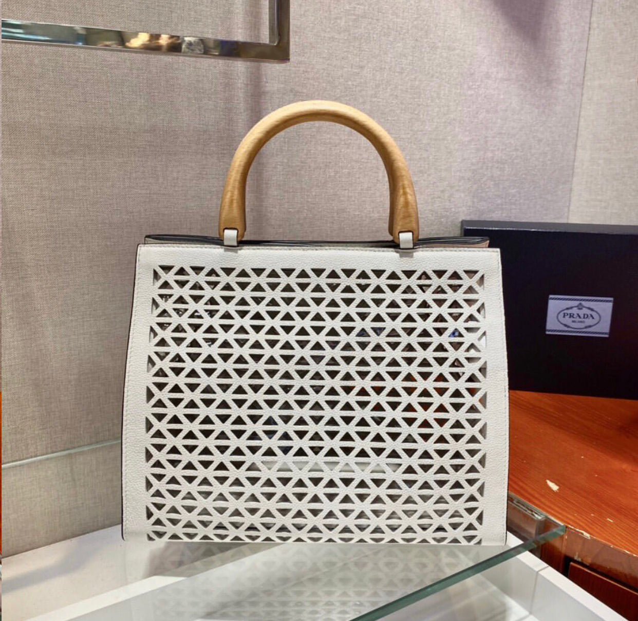 Cut Out Shopper