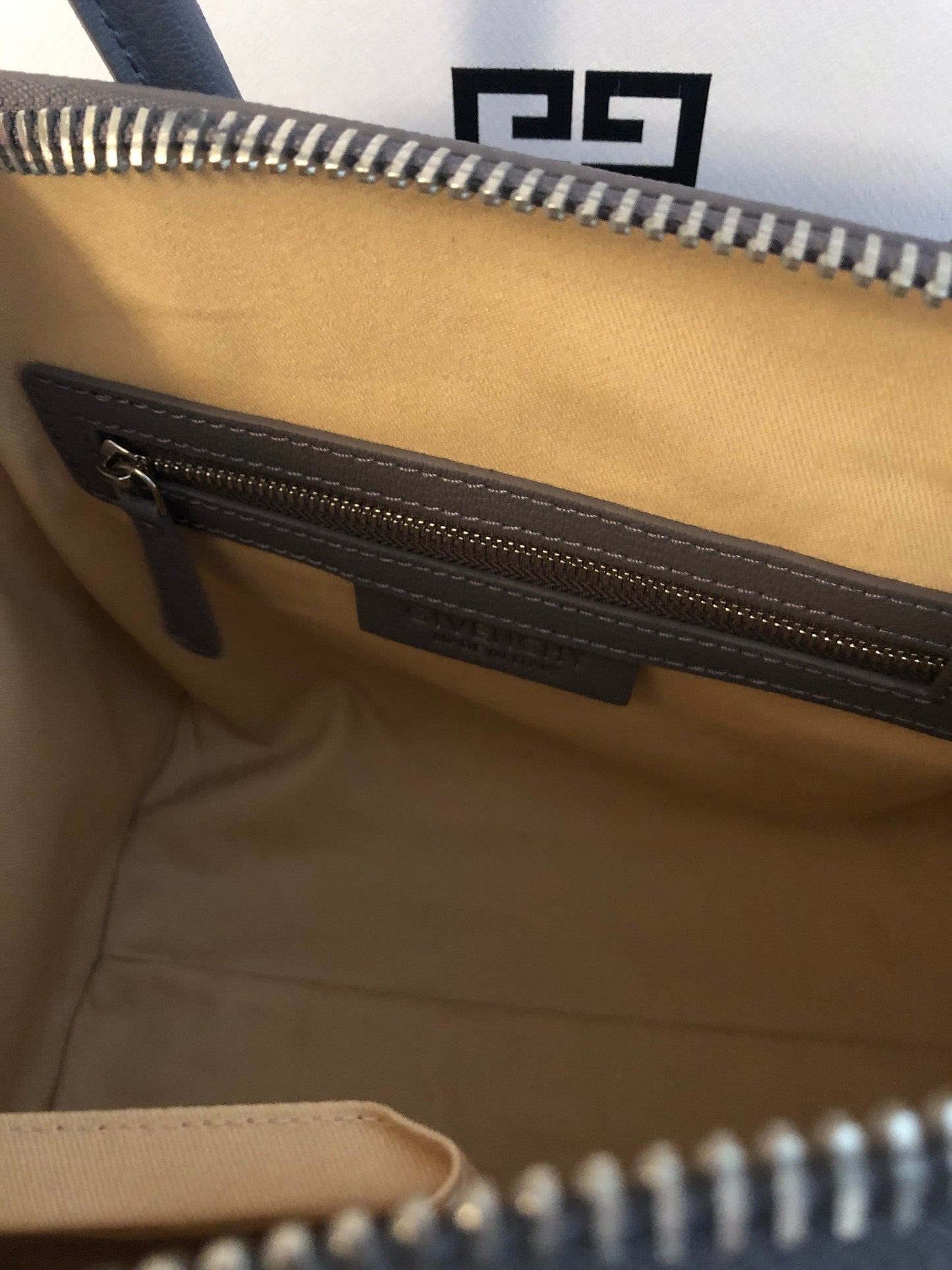 Antigona Grained Leather
