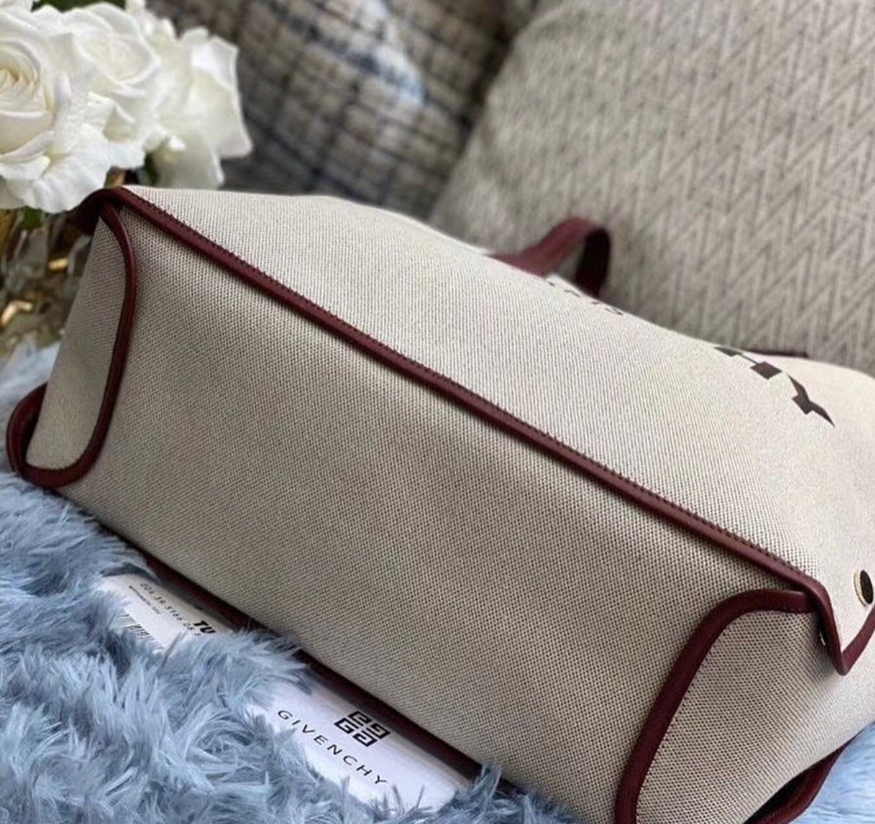 Bond Shopper Canvas