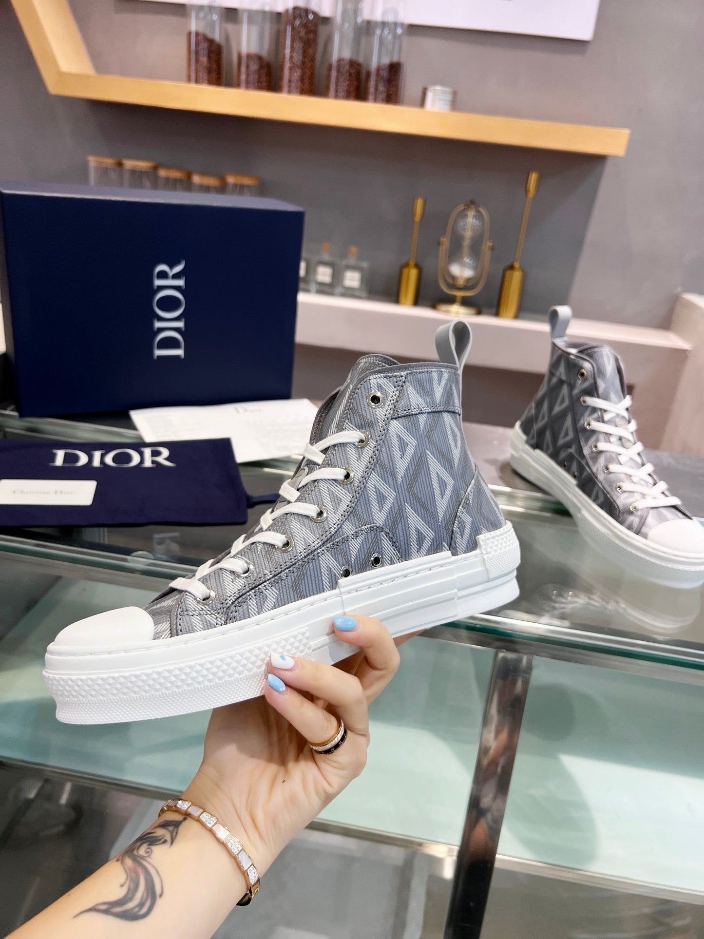 B23 Sneaker