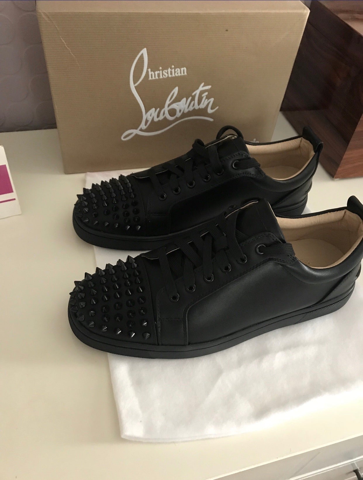 Louis Spikes Womens