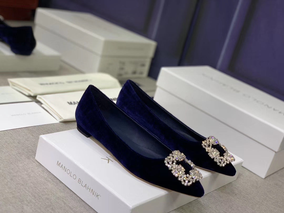 Hangisi Velvet Pumps