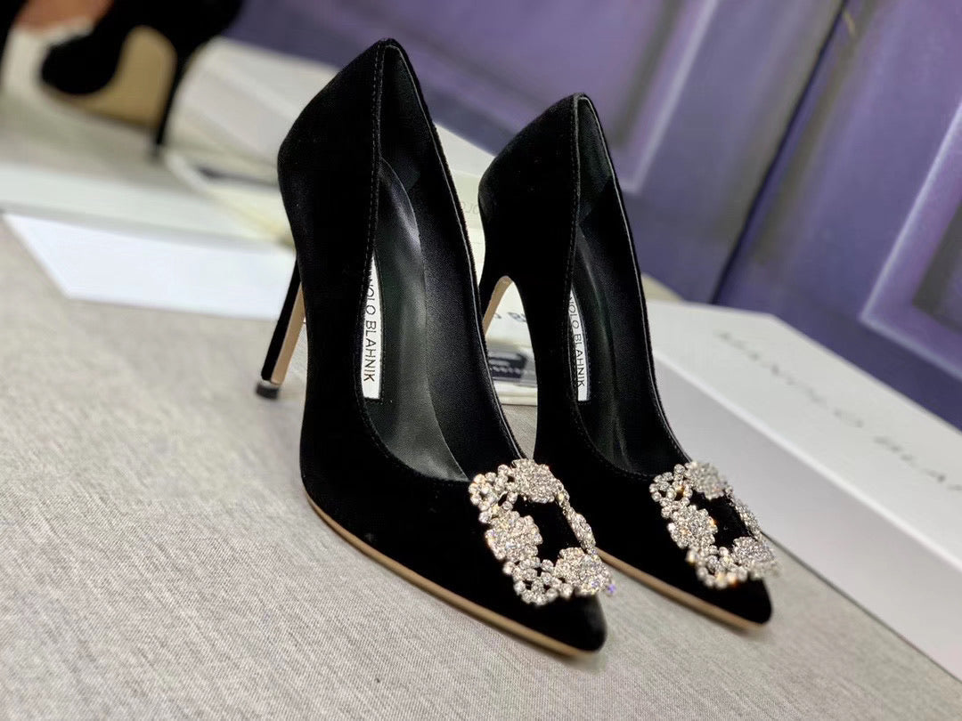 Hangisi Velvet Pumps