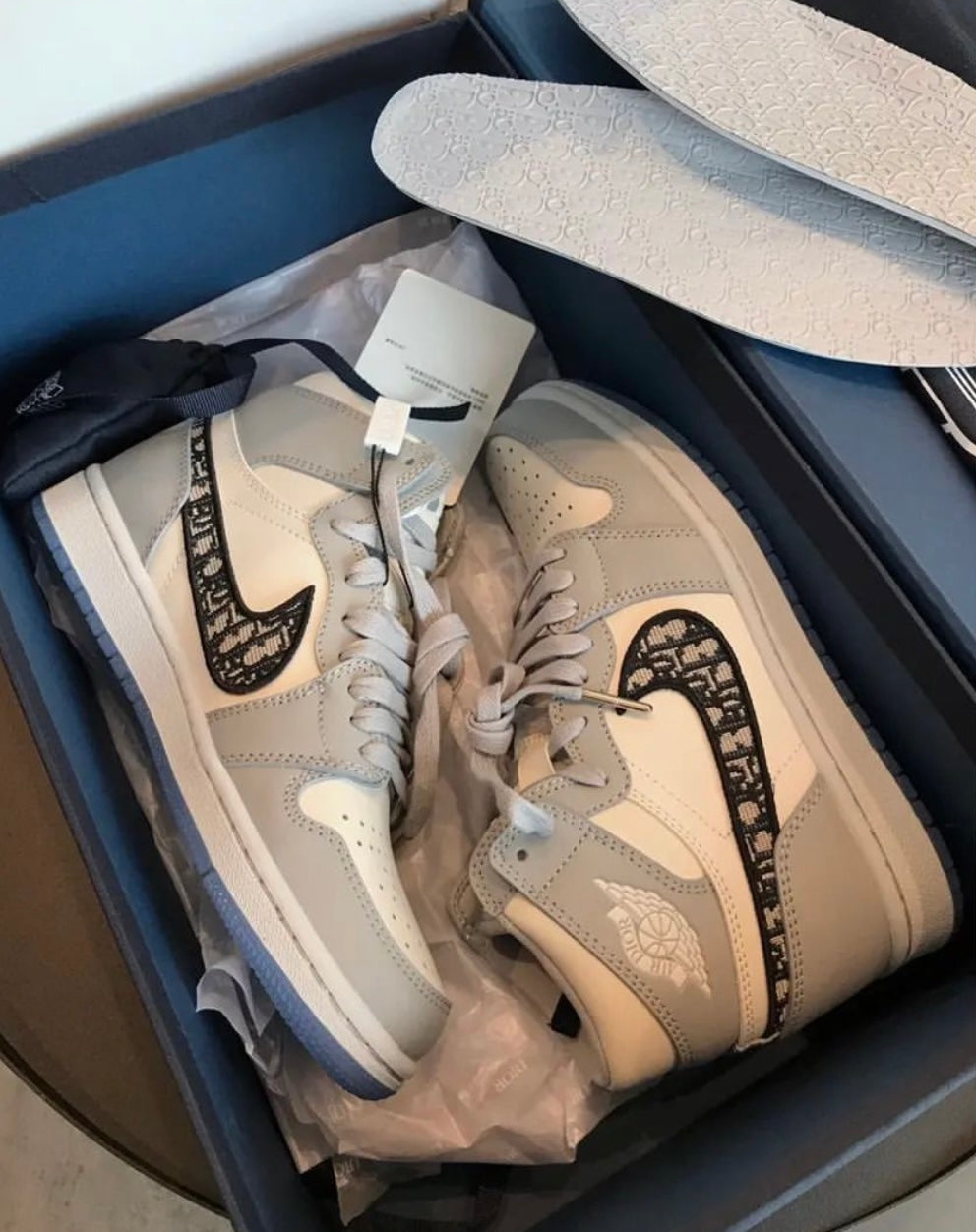 CD AJ1 Sneaker