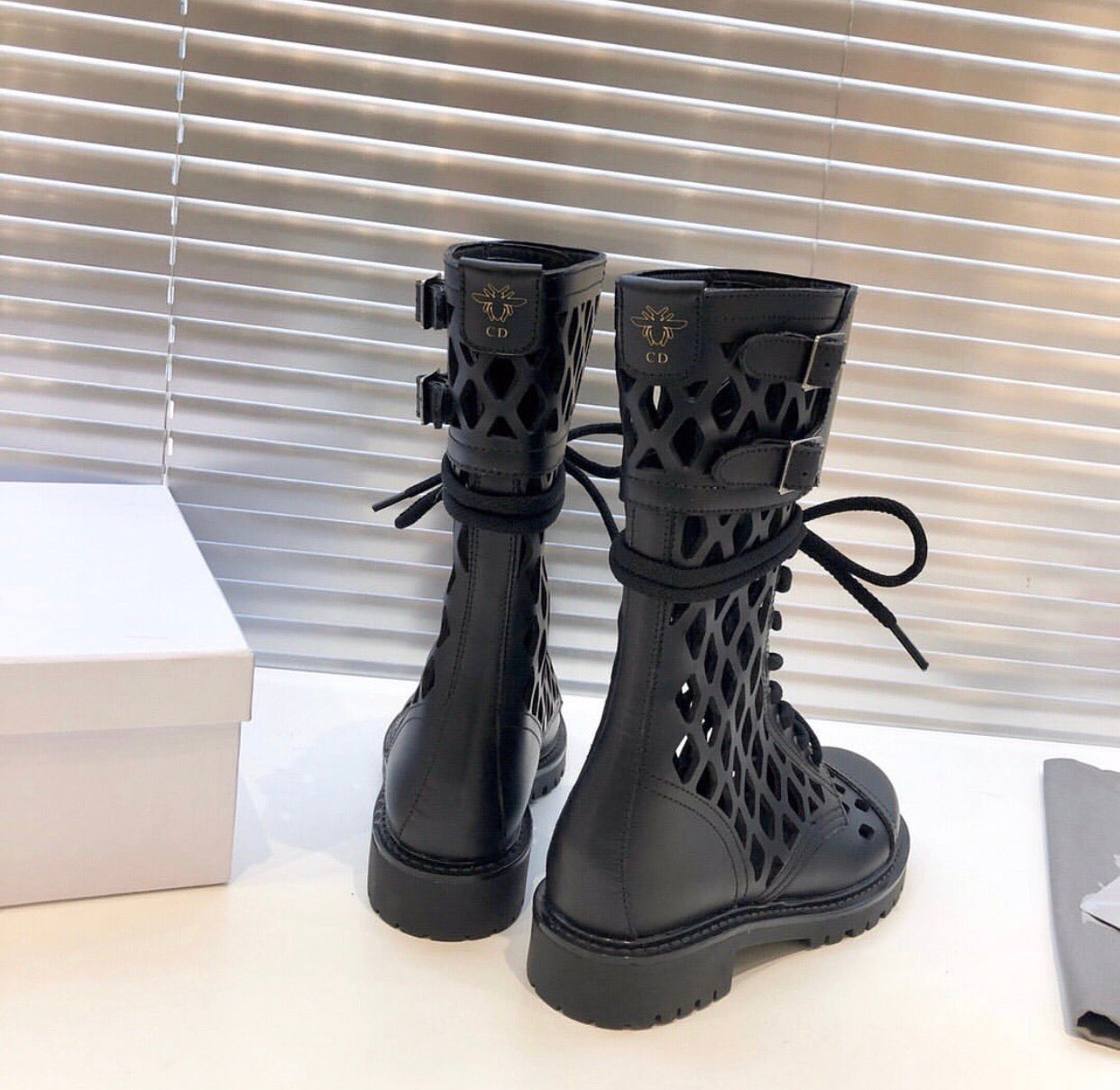 D Trap Boots