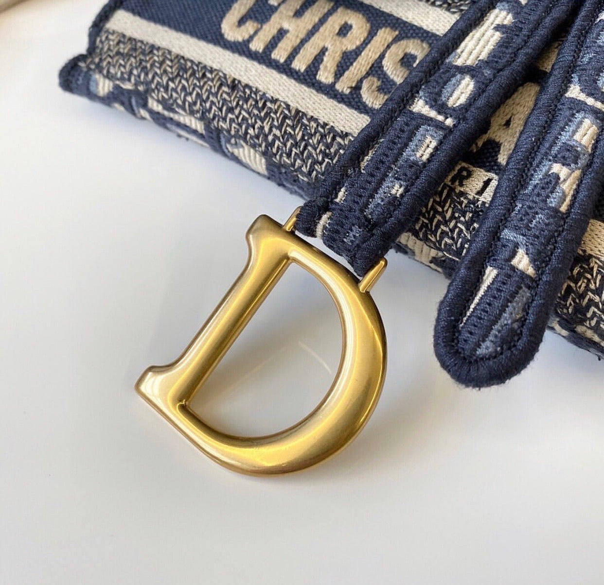 Slim Saddle Pouch