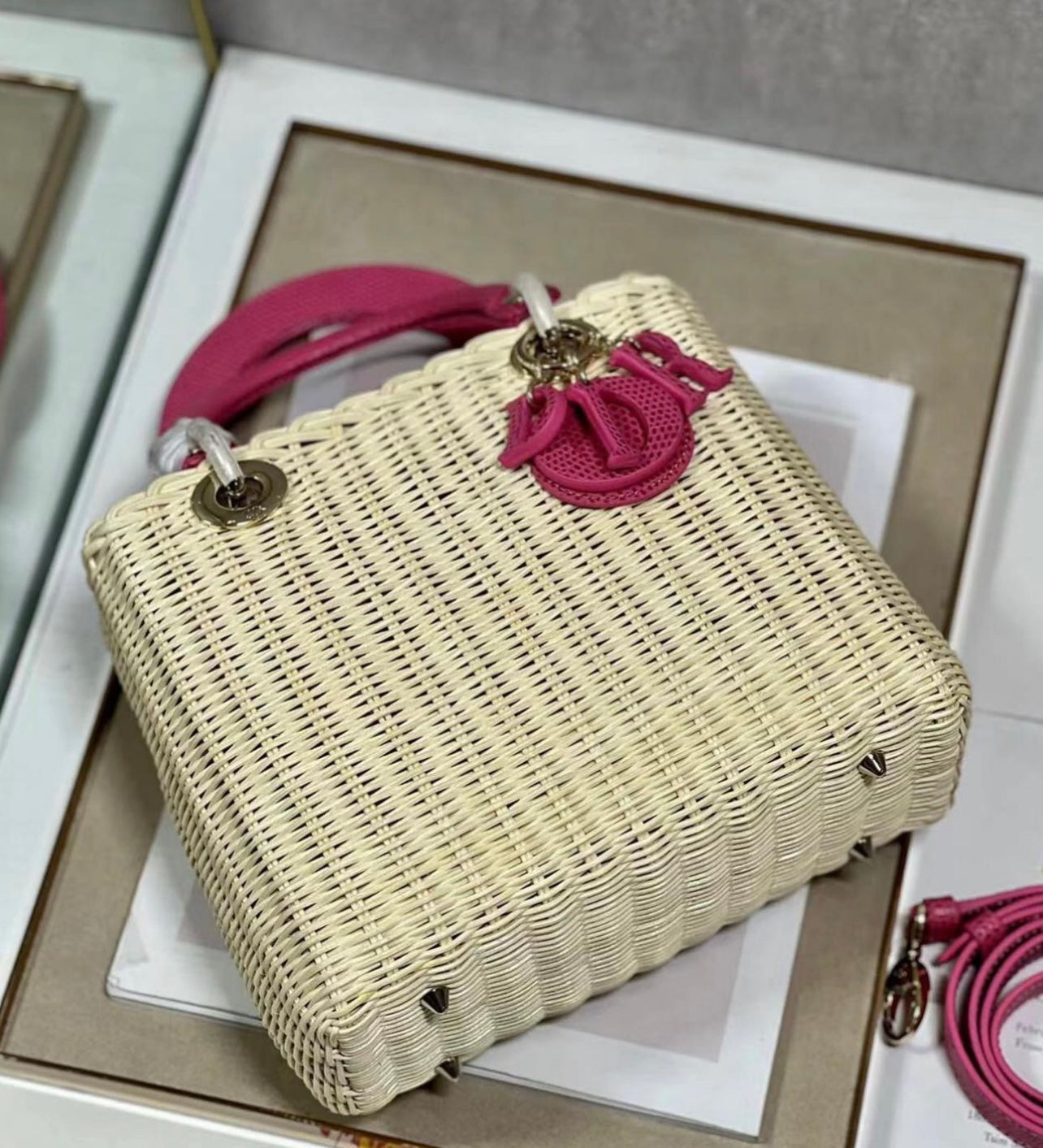 Medium Lady D Wicker