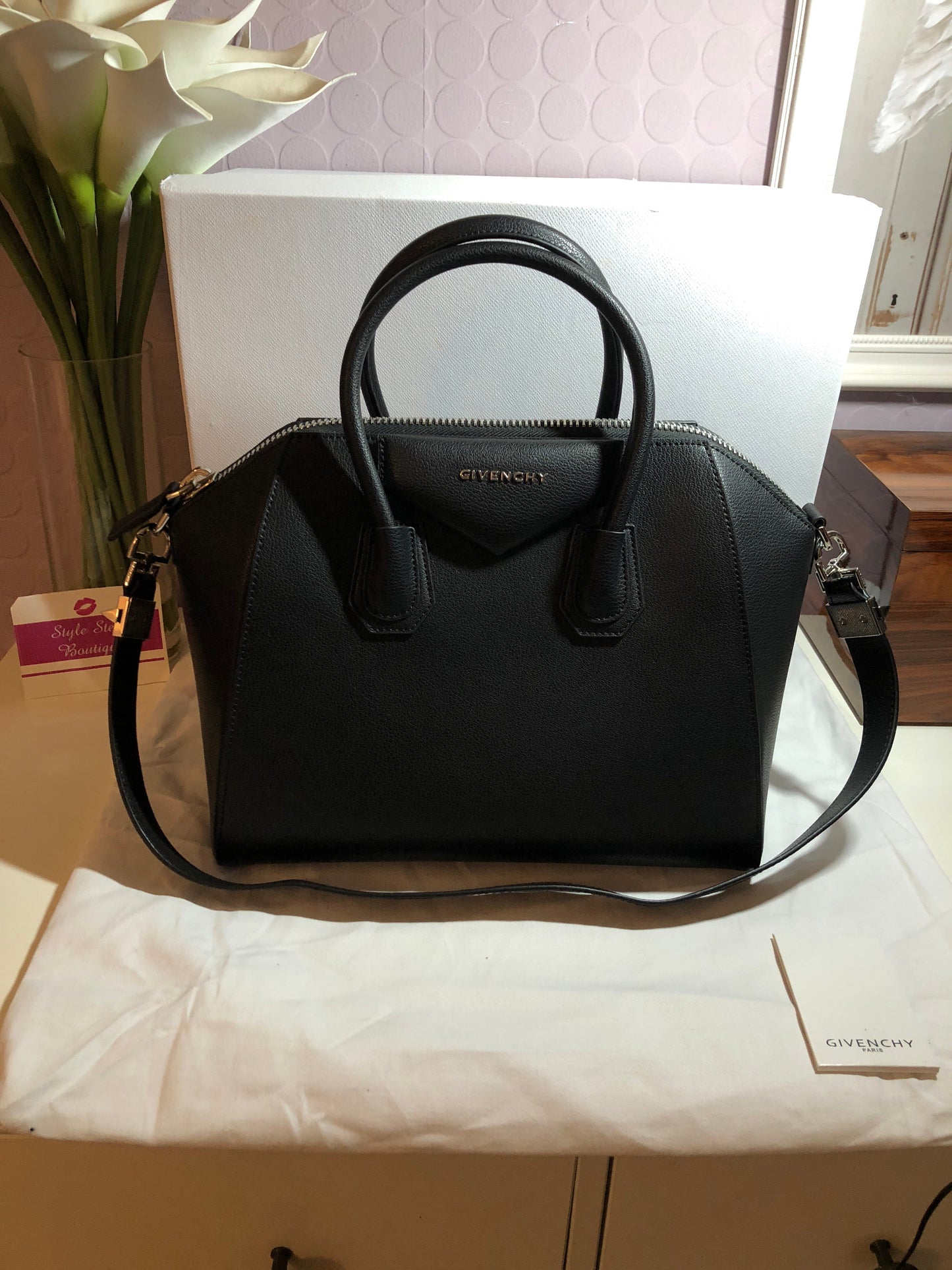 Antigona Grained Leather