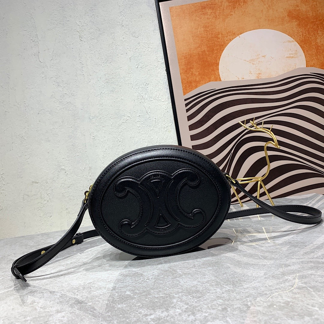 Oval Crossbody Triomphe