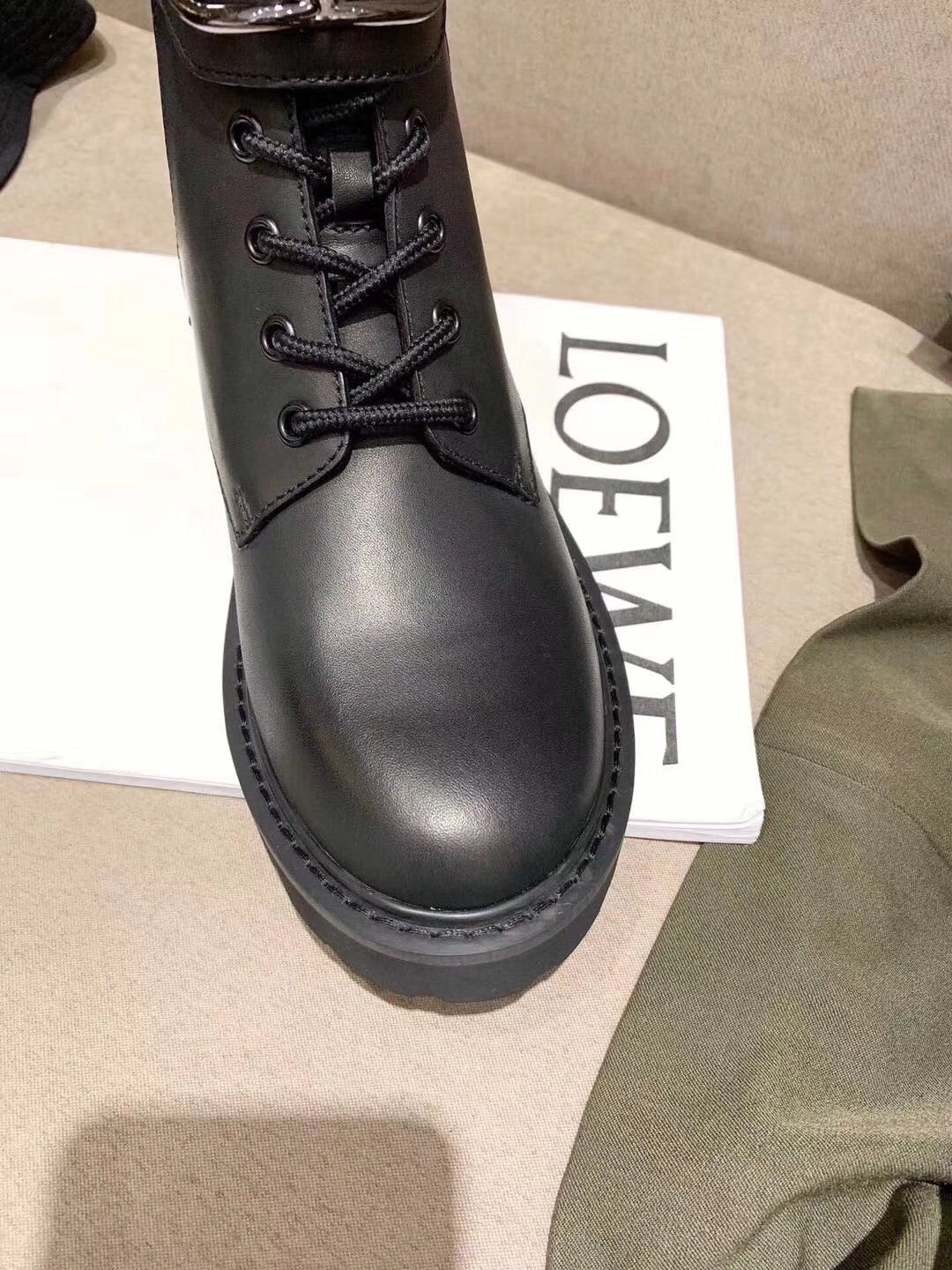 V Logo Boots