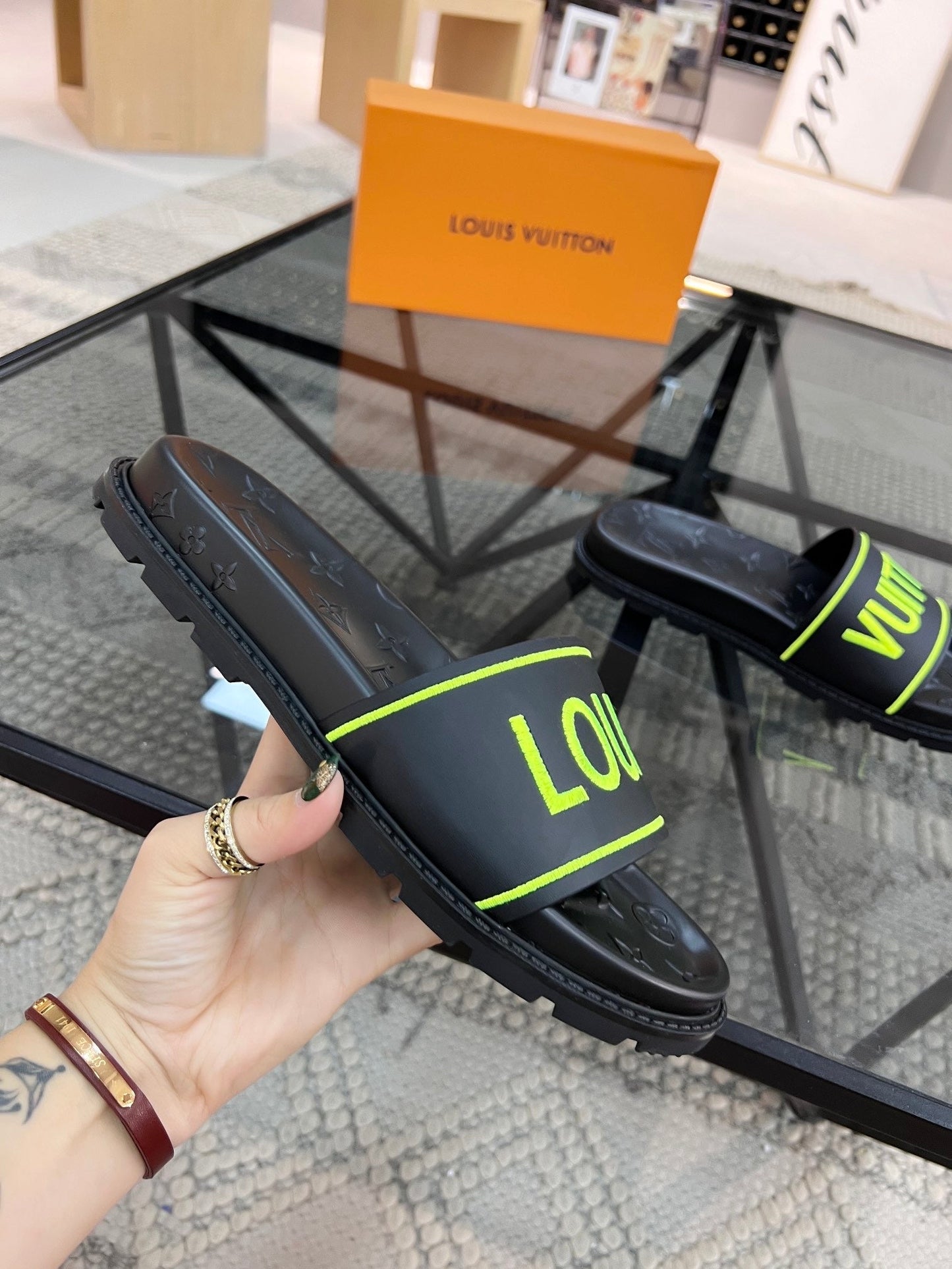 Logo Slides