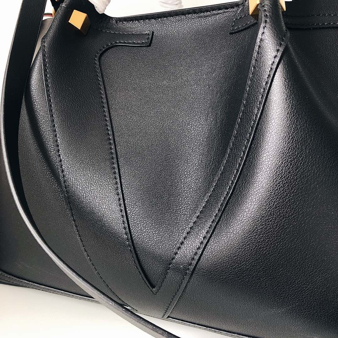 V Logo Escape Shopper