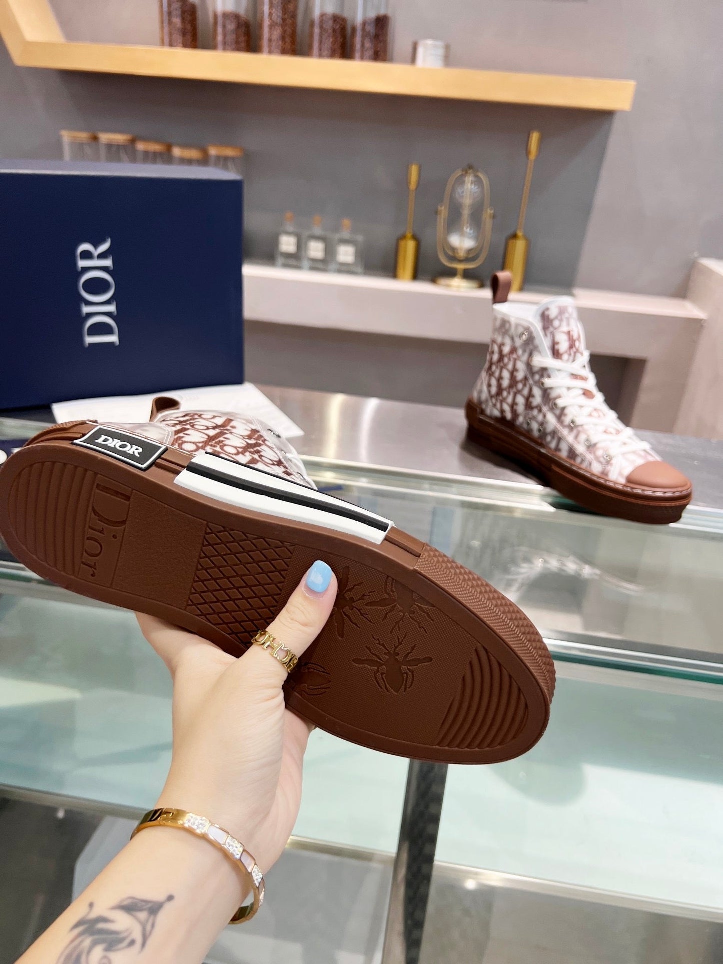B23 Sneaker