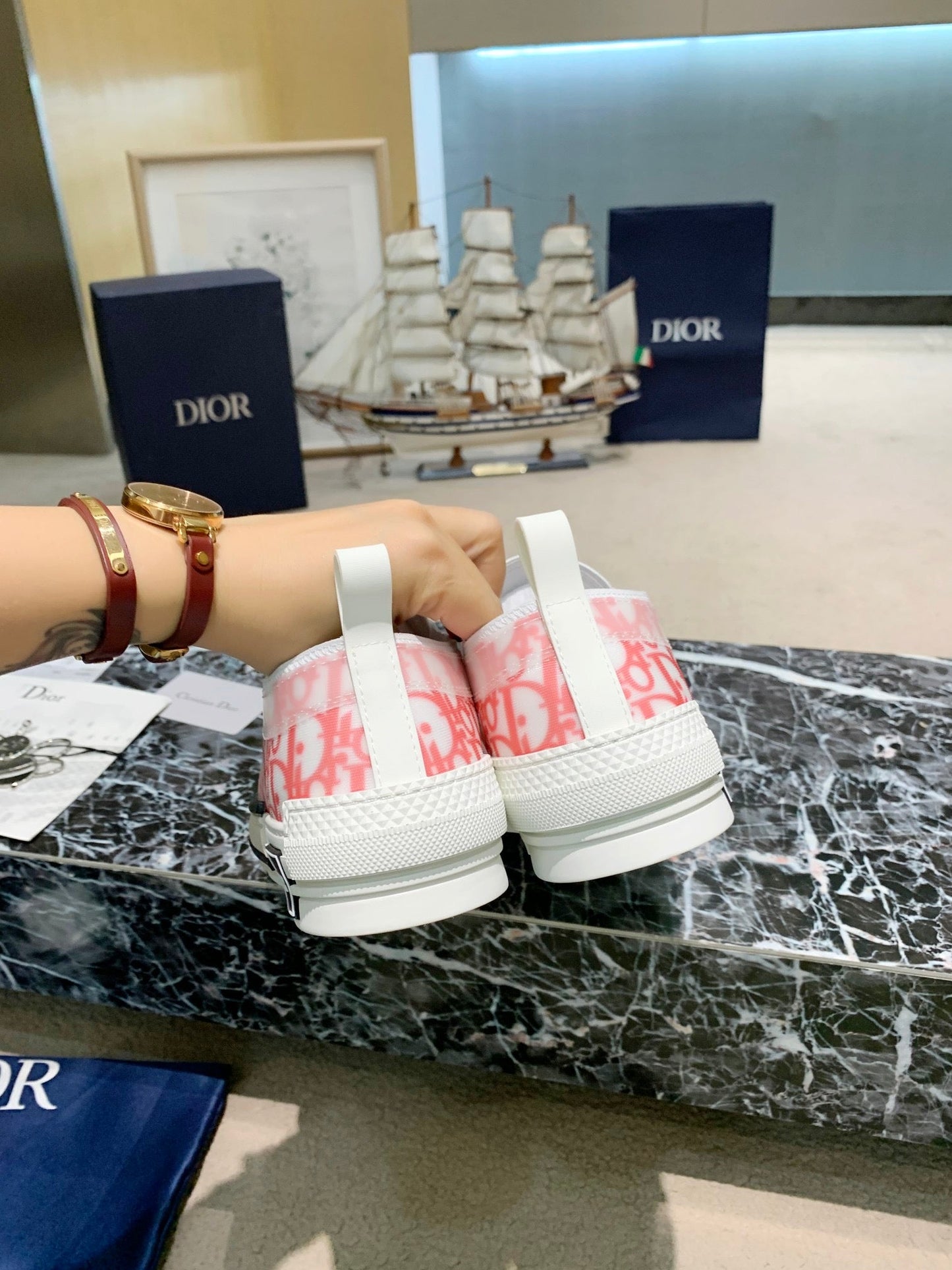 B23 Sneaker
