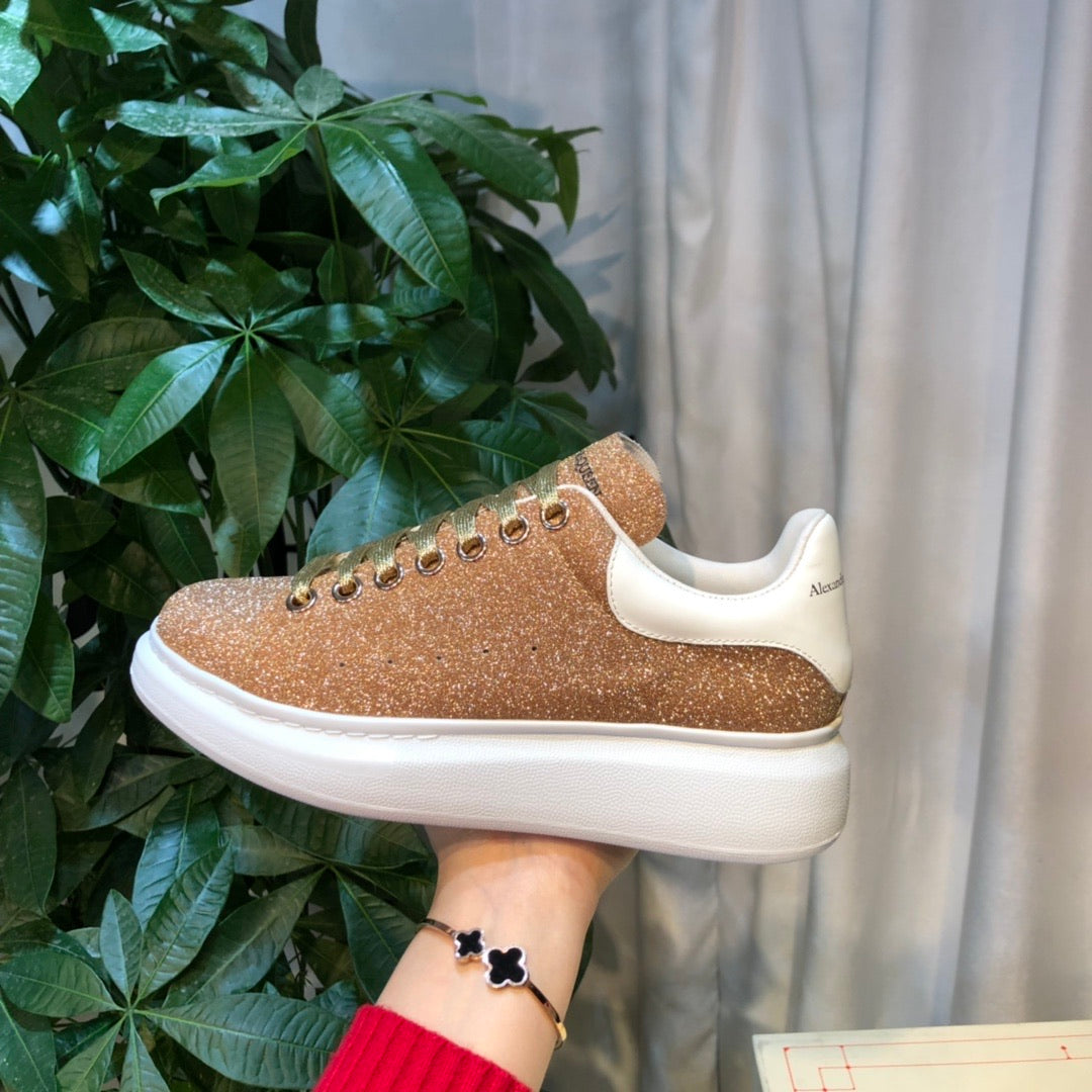 Oversized Sneaker Gold Glitter