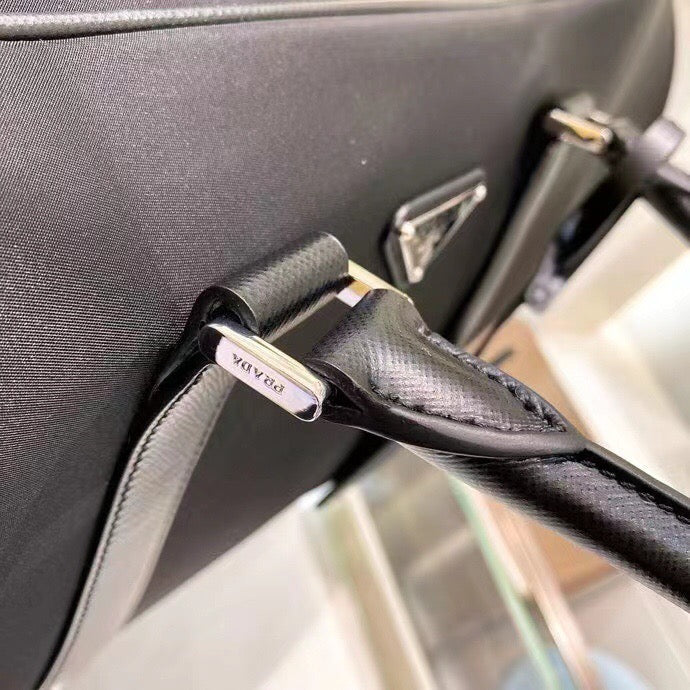 Re Nylon Holdall